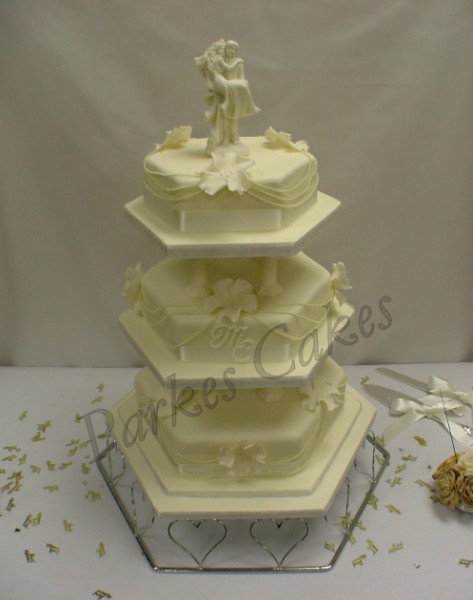 ivory wedding cake down (473 x 600)